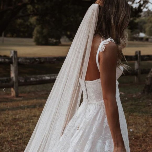 Grace Loves Lace Shimmy Veil Gold Sparkle Colour - Picture 1 of 3